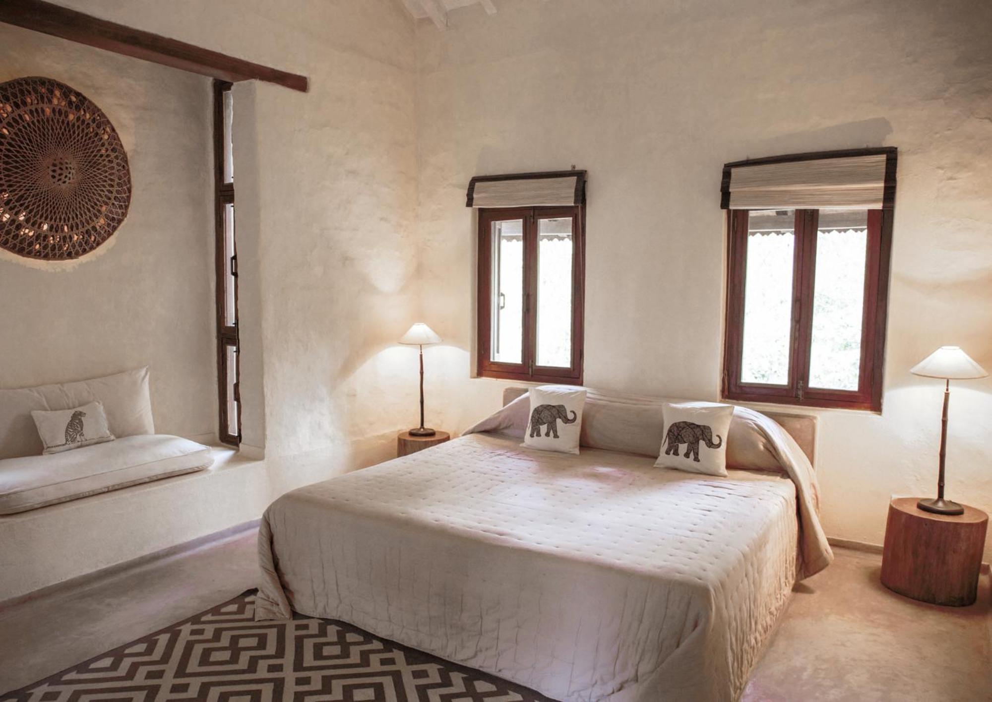 Tiger Tops Karnali Lodge Bardiya Exterior photo